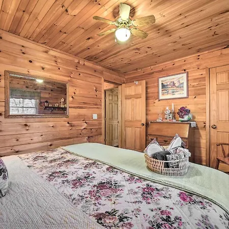 Franklin Cabin With Porch Near Hiking And Waterfalls! Exterior photo