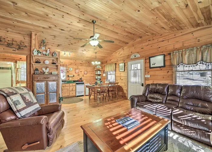 Franklin Cabin With Porch Near Hiking And Waterfalls!