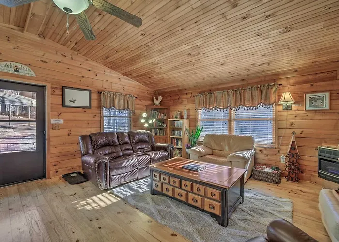 Franklin Cabin With Porch Near Hiking And Waterfalls!