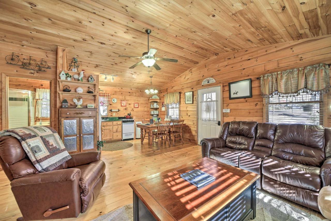 With Porch Near Hiking And Waterfalls! Holiday home Franklin