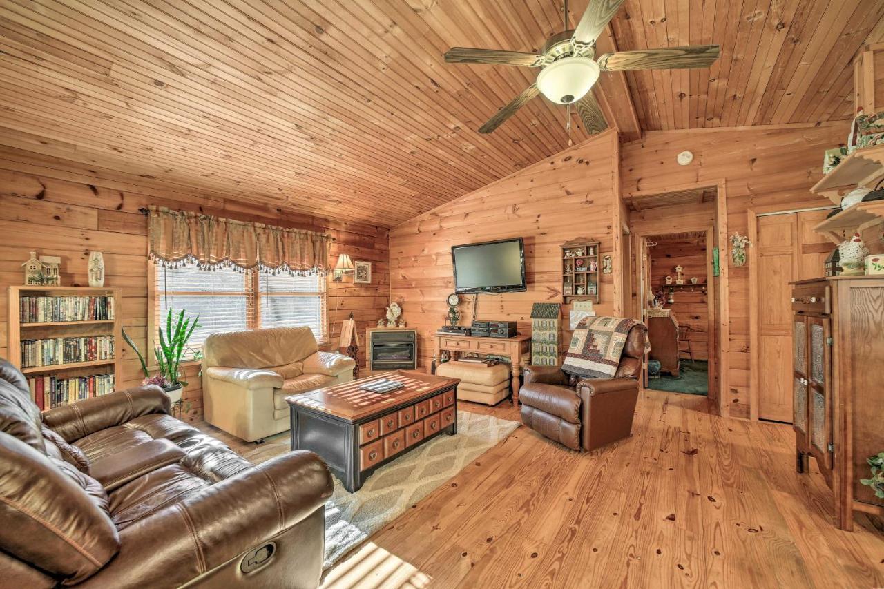Holiday home With Porch Near Hiking And Waterfalls!
