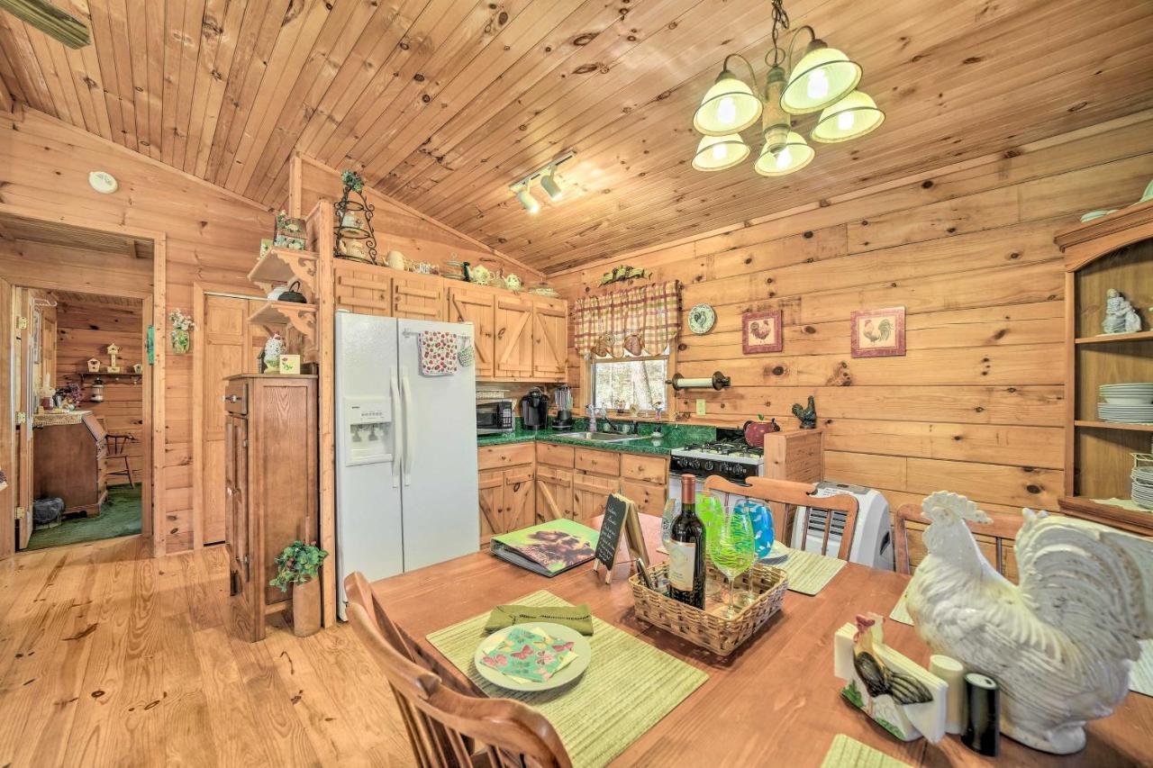 With Porch Near Hiking And Waterfalls! Holiday home *