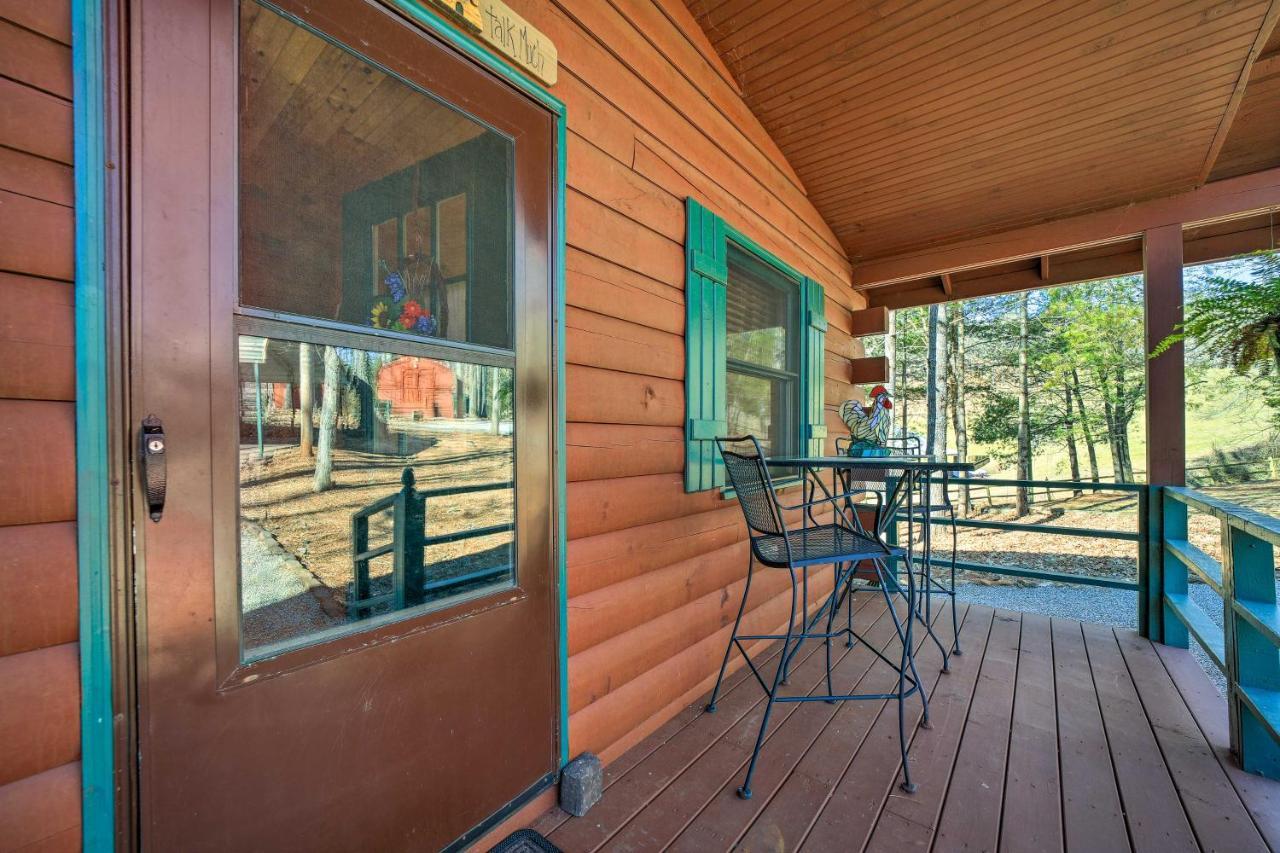 With Porch Near Hiking And Waterfalls! Holiday home
